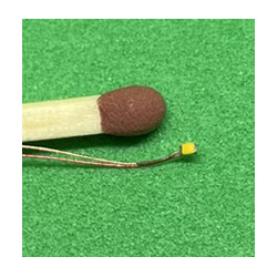 Lysdiod 0402 varmvit med lackisolerade anslutningstrådar